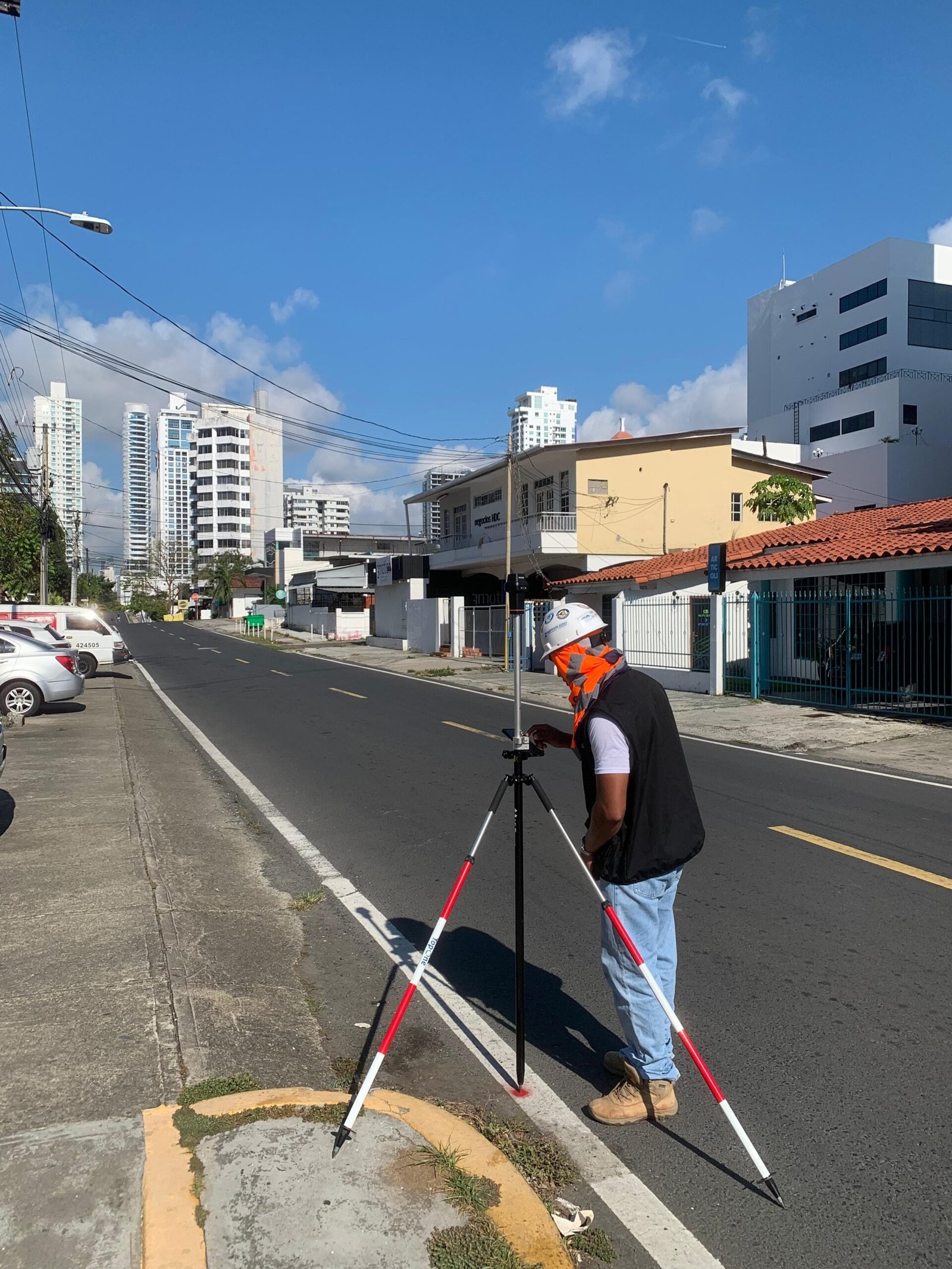 Levantamiento topográfico vial en calle urbana